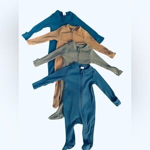 Old Navy ribbed sleepers set of 4 0-3 months size